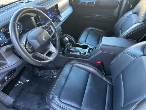 Used 2025 Ford Bronco Badlands image 11