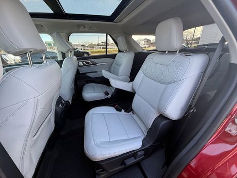 Used 2025 Ford Explorer Platinum w/ Ultimate Package image 17