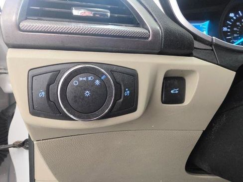 Used 2018 Ford Fusion SE FWD image 14