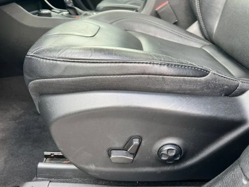 Used 2021 Jeep Cherokee Limited AWD/4WD image 12