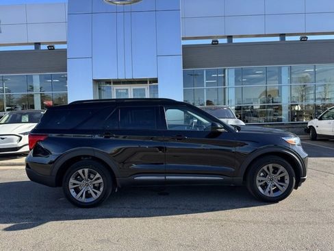 Certified 2022 Ford Explorer XLT w/ Equipment Group 202A image 38