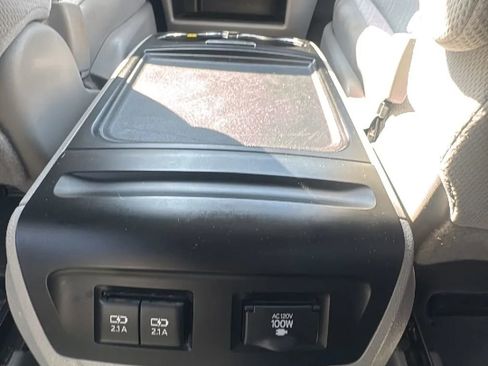 Used 2019 Toyota Sienna LE w/ LE Preferred Package image 16