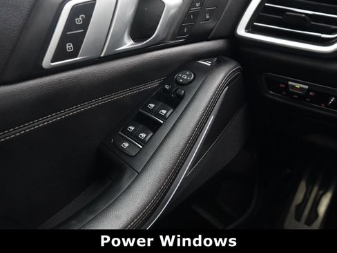 Used 2022 BMW X5 xDrive40i w/ M Sport Package image 33