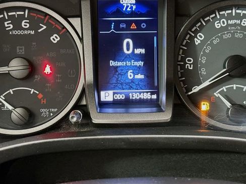 Used 2022 Toyota Tacoma TRD Off-Road image 12