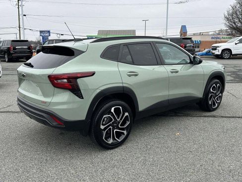 Used 2024 Chevrolet Trax RS w/ Driver Confidence Package image 5