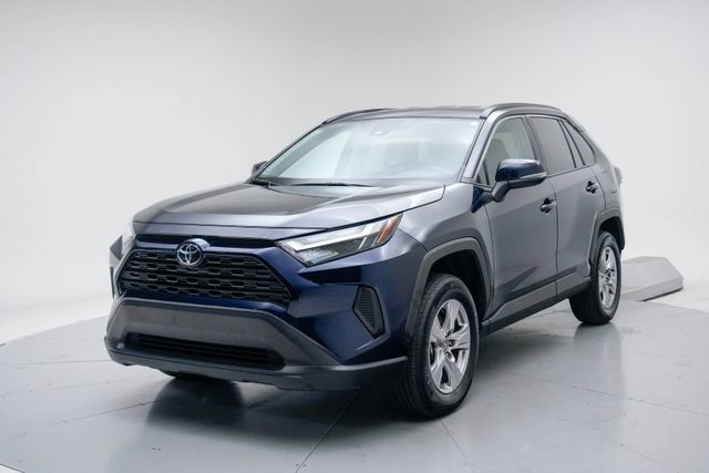 Used 2025 Toyota RAV4 XLE AWD/4WD image 1