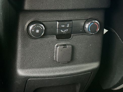 Used 2019 Ford Explorer XLT w/ Equipment Group 202A AWD/4WD image 28