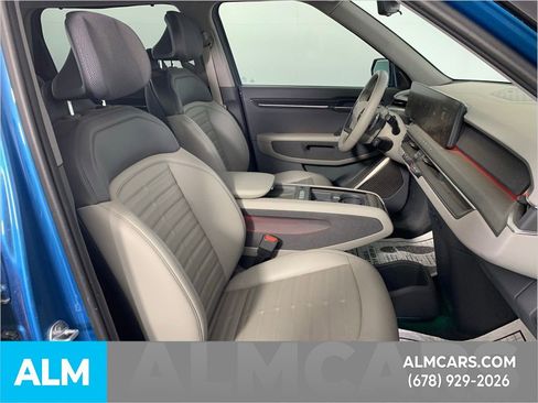 Used 2024 Kia EV9 Land image 38