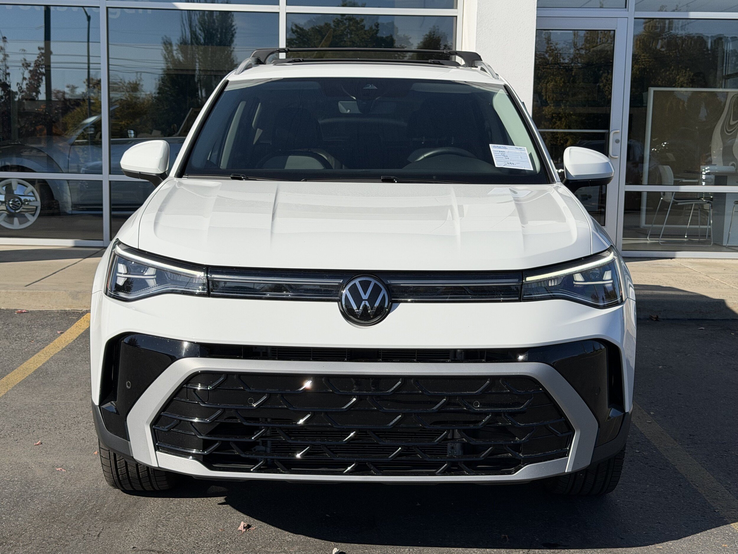 Used 2025 Volkswagen Taos SEL AWD/4WD image 2