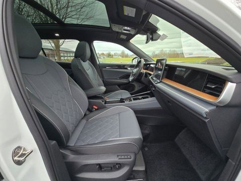 New 2026 Volkswagen Tiguan SEL R-Line image 12