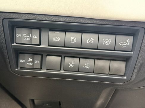 Used 2025 Toyota Sequoia Capstone image 23