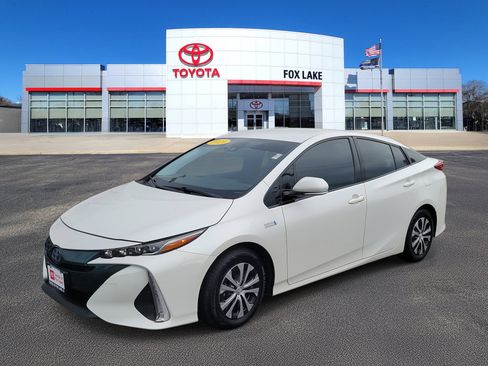 Used 2019 Toyota Prius Prime Premium image 2