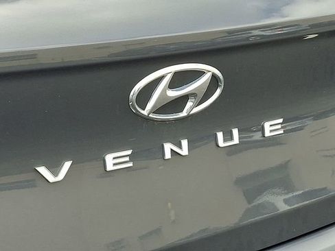 Used 2023 Hyundai Venue SEL image 4