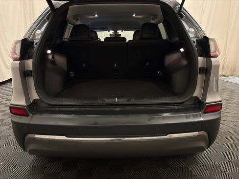 Used 2019 Jeep Cherokee Limited FWD image 10
