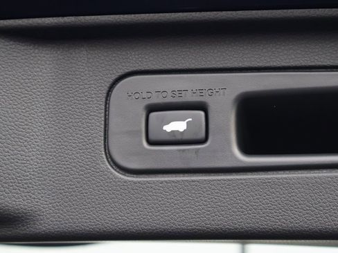 Certified 2025 Honda Pilot Touring image 17