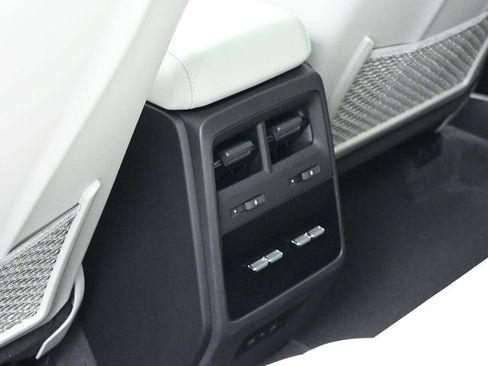 Certified 2025 Porsche Macan Electric RWD image 21