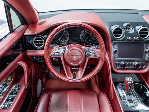 Used 2020 Bentley Bentayga AWD/4WD image 66