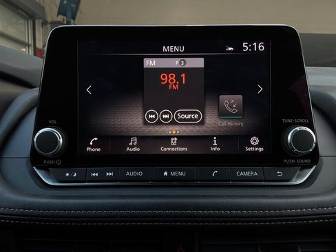Used 2025 Nissan Rogue SV FWD image 32