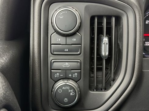 Used 2022 Chevrolet Silverado 2500 Custom w/ Custom Convenience Package image 28