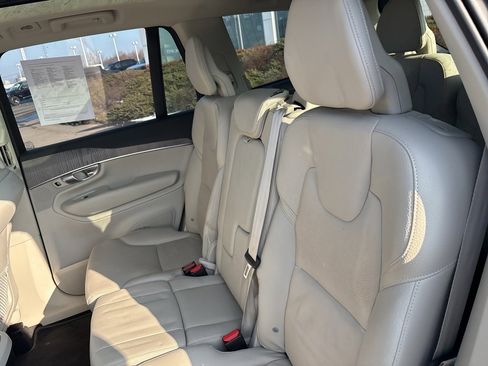 Certified 2023 Volvo XC90 B5 Plus image 33