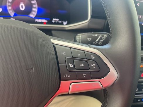 New 2026 Volkswagen Taos SE image 22