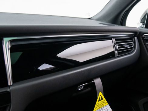 New 2026 Porsche Macan image 28