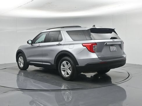 Certified 2022 Ford Explorer XLT RWD image 7