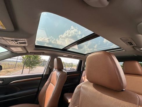 Used 2018 Toyota Highlander Limited Platinum image 30