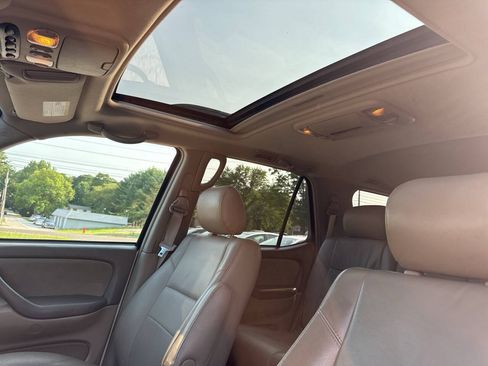 Used 2007 Toyota Sequoia SR5 AWD/4WD image 6