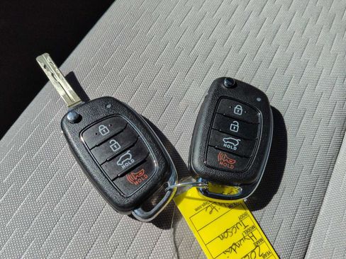 Certified 2021 Hyundai Tucson SE image 35