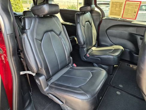Used 2025 Chrysler Pacifica Select FWD image 29