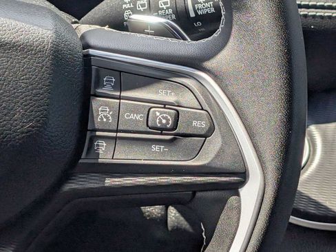 Used 2023 Jeep Grand Cherokee Altitude AWD/4WD image 21