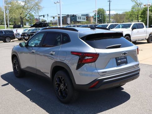 New 2026 Chevrolet Trax LT w/ Sunroof Package FWD image 27