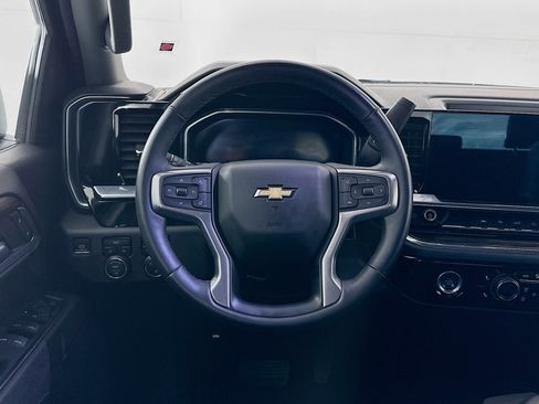 Used 2023 Chevrolet Silverado 1500 LT image 17