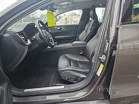 Used 2024 Volvo S60 B5 Core image 9