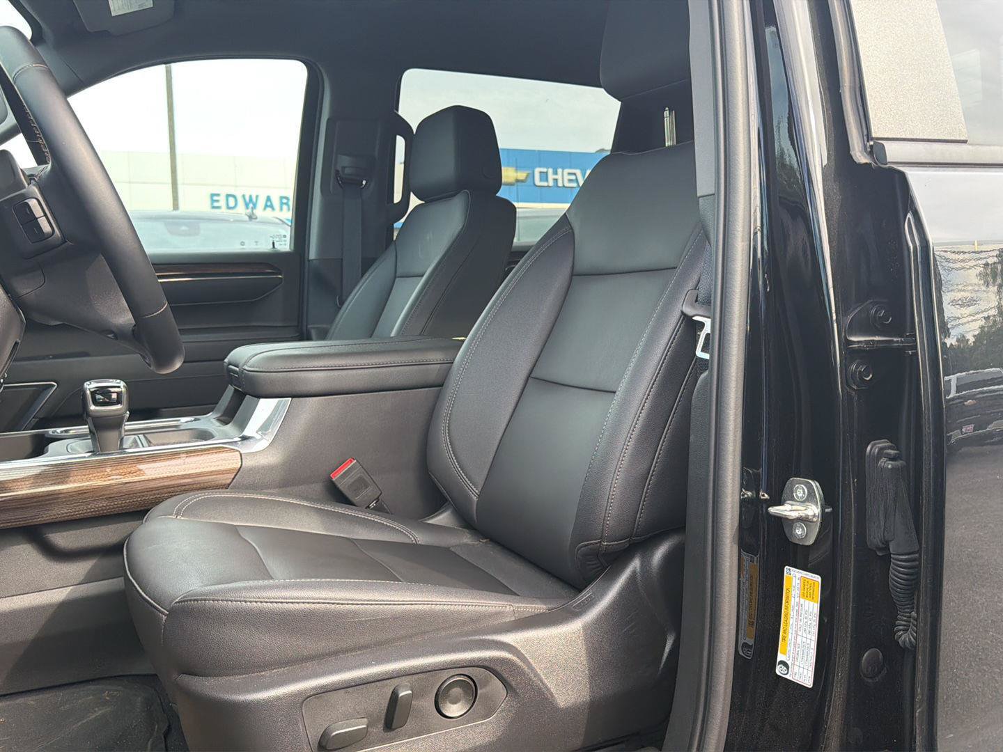 Used 2023 Chevrolet Silverado 1500 LT Trail Boss w/ LT Trail Boss Premium Package AWD/4WD image 12