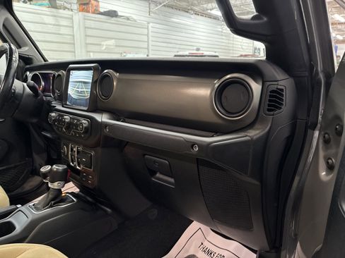 Used 2020 Jeep Gladiator Sport w/ Quick Order Package 24S image 27