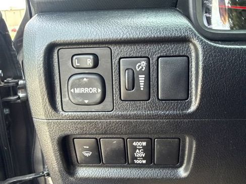 Used 2018 Toyota 4Runner SR5 AWD/4WD image 18