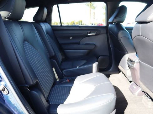 Certified 2024 Toyota Highlander XSE image 21