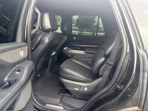 Used 2025 Lincoln Navigator Reserve w/ Jet Appearance Package AWD/4WD image 17