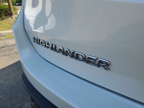 Used 2019 Toyota Highlander XLE AWD/4WD image 31