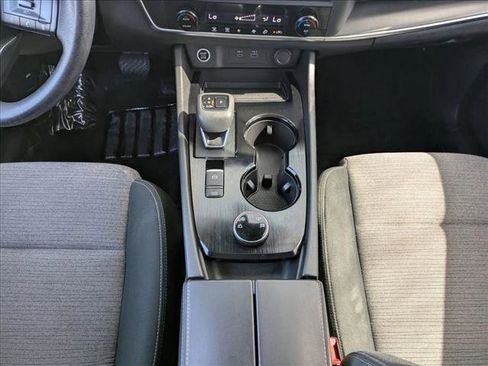 Used 2023 Nissan Rogue SV image 17