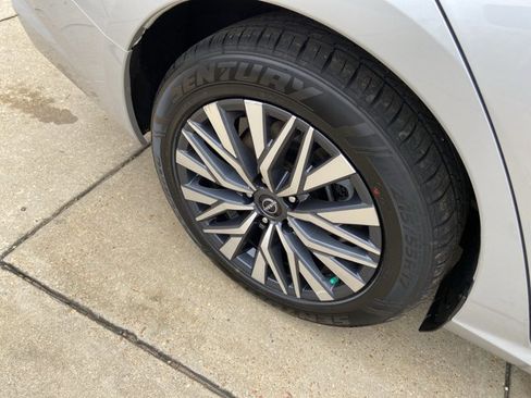 Used 2024 Nissan Altima 2.5 SV image 30