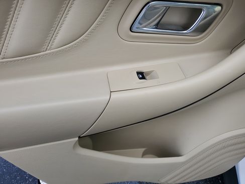 Used 2018 Ford Taurus Limited image 12