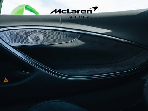 Used 2025 McLaren Artura image 32