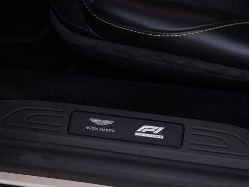 Used 2023 Aston Martin V8 Vantage Coupe image 25