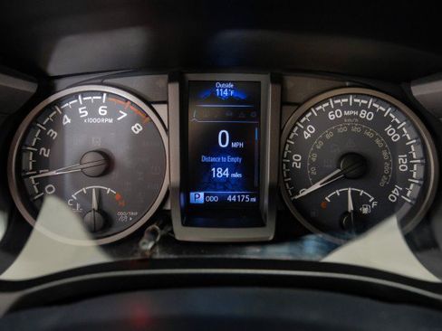 Used 2018 Toyota Tacoma TRD Off-Road w/ Technology Package AWD/4WD image 16