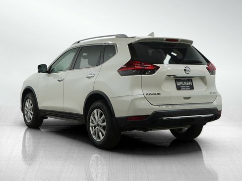 Used 2017 Nissan Rogue SV w/ SV Premium Package AWD/4WD image 3