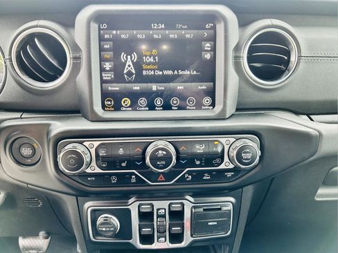 Used 2022 Jeep Wrangler Unlimited Sahara w/ LED Lighting Group image 29