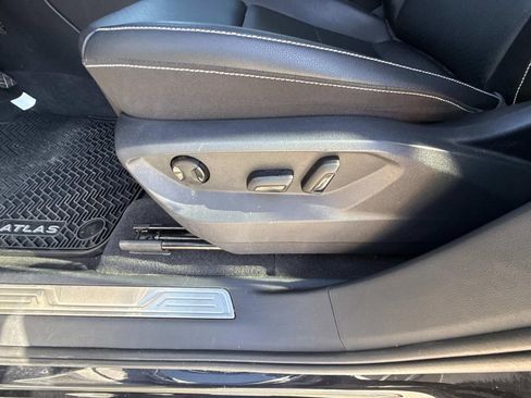 Used 2023 Volkswagen Atlas SE w/ Panoramic Sunroof Package image 16